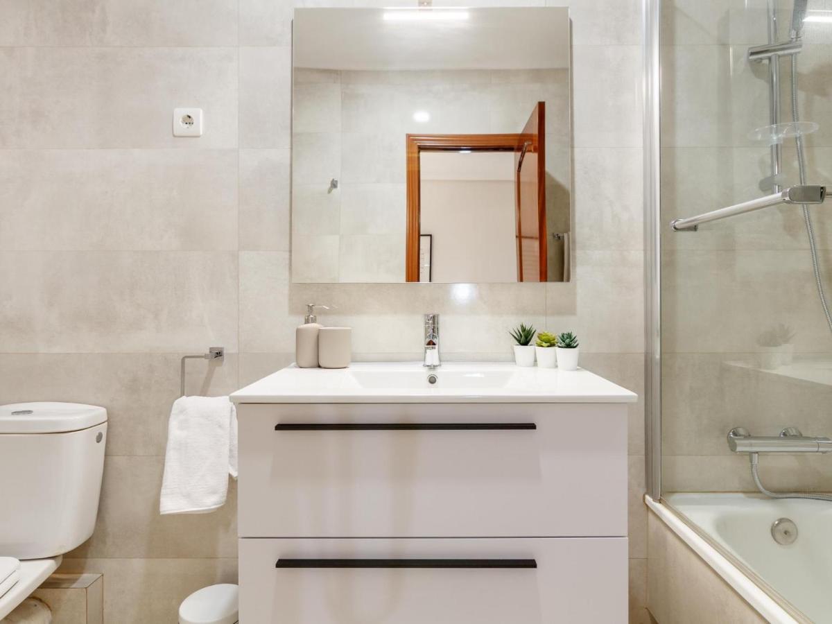 Amplio Y Recien Reformado En Indautxu Apartment Bilbao Ngoại thất bức ảnh